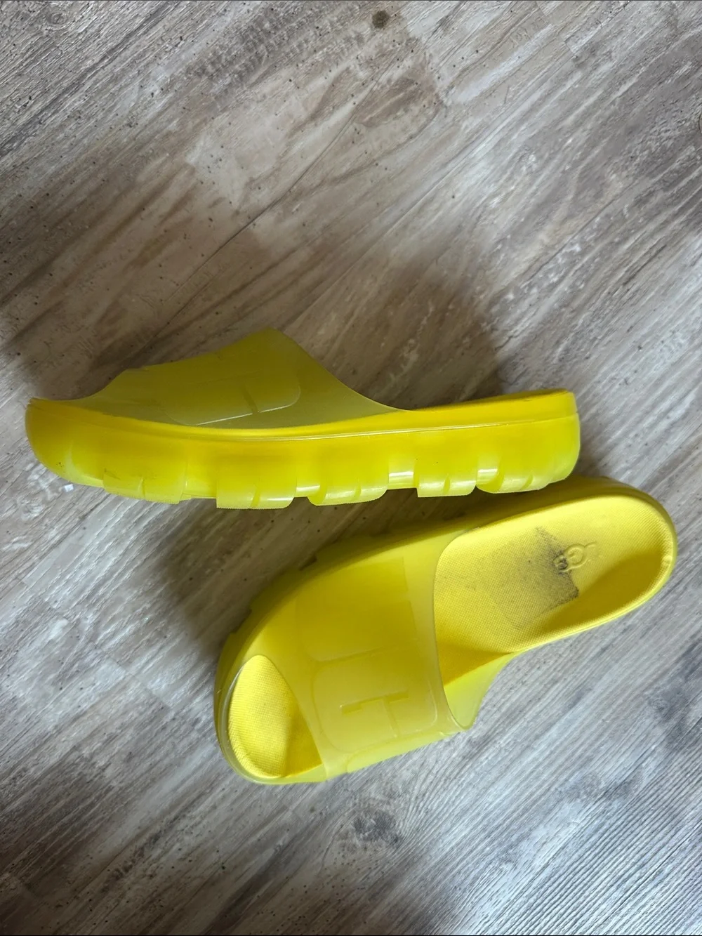 UGG Pillow Cushy Yellow Slide Sandals size 8